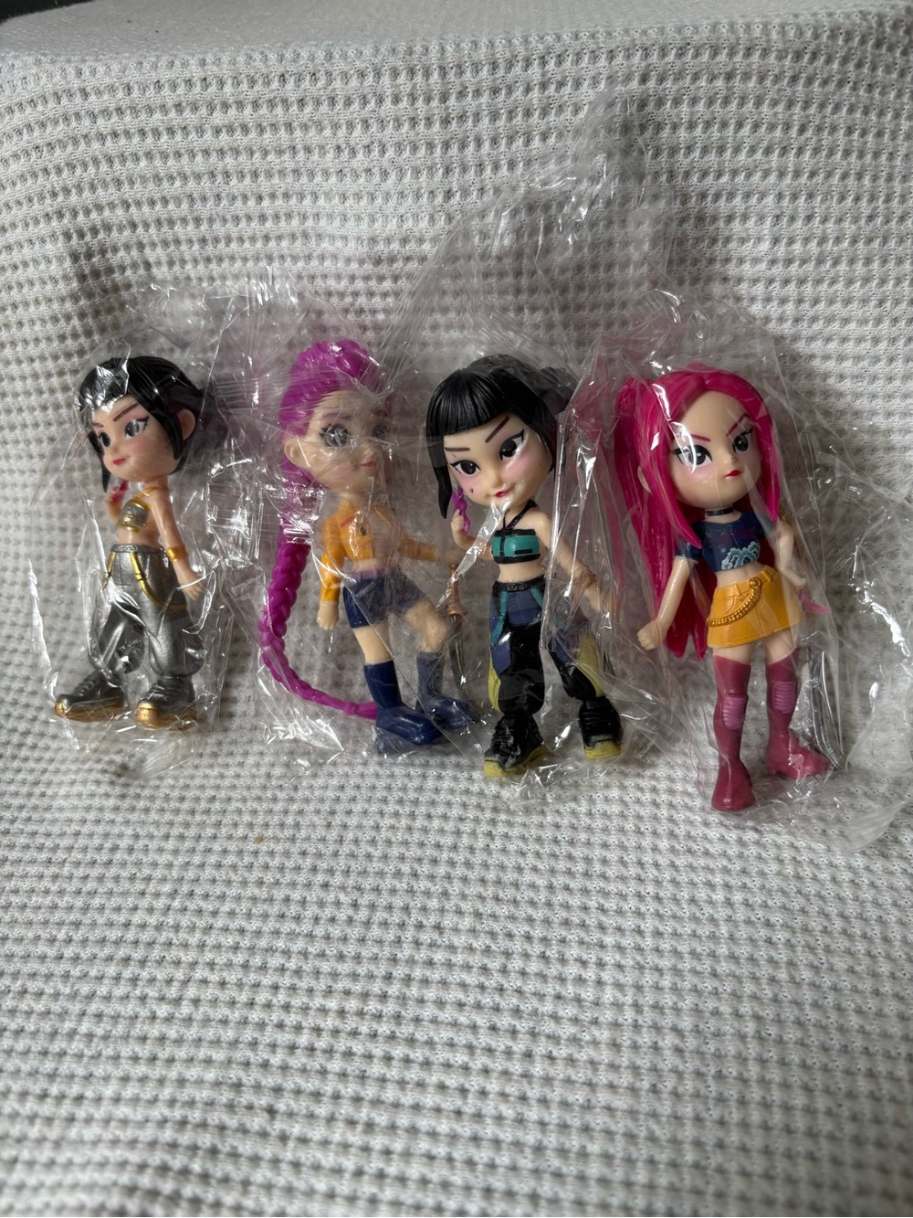 KPOP Demon Hunters Figure lot of 4 New Zoey Rumi Mira